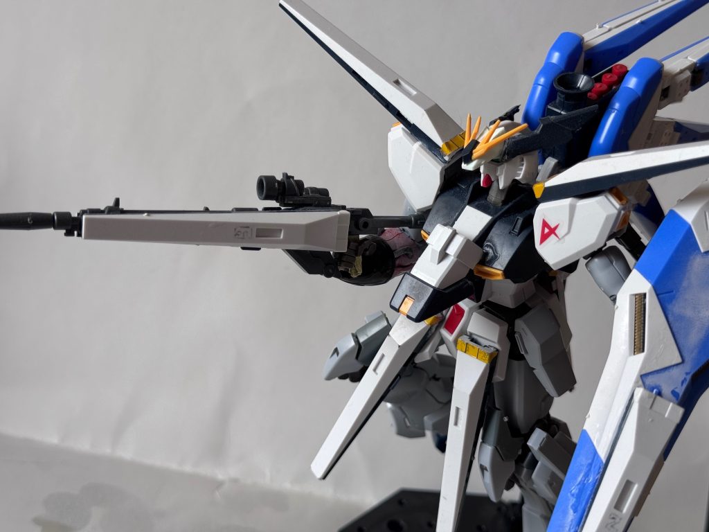 強さはhi-νガンダムと同等かそれ以上くらいに思っています。だってこんなゴテゴテなんだもん。