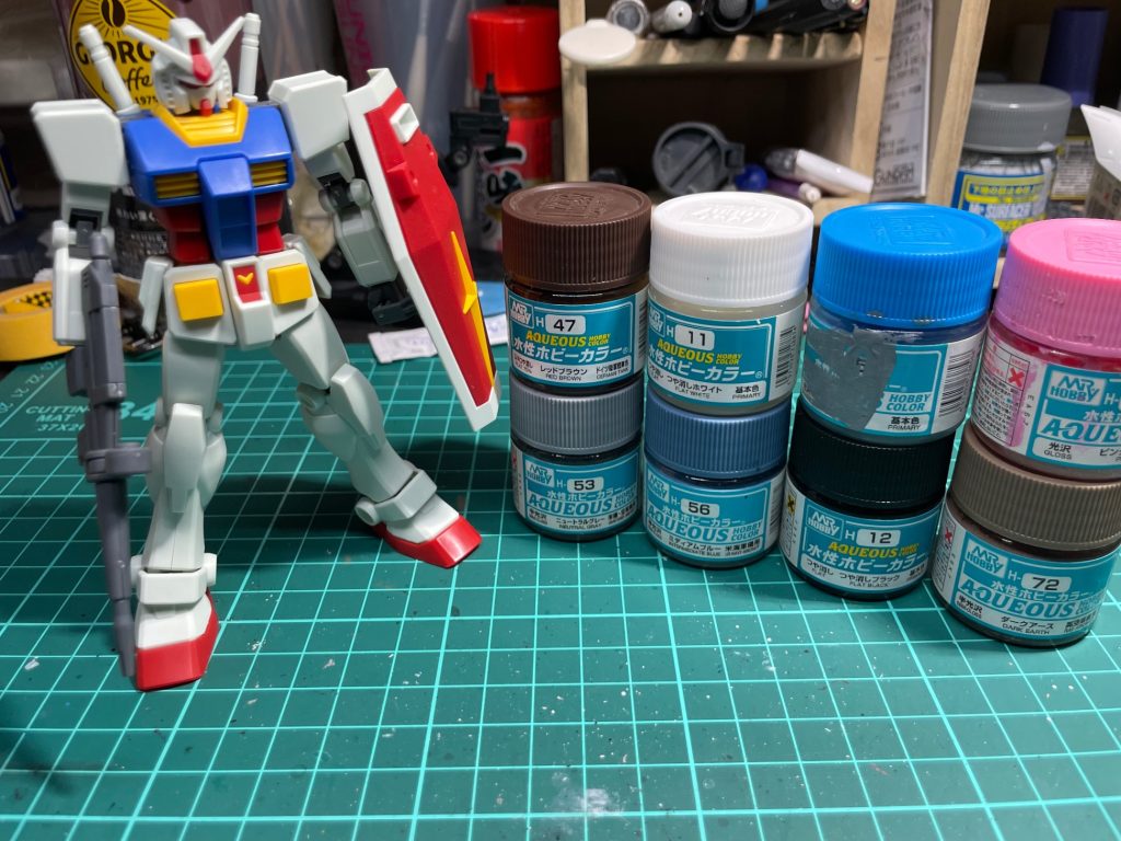 ここから制作記。が画像が残っていません。誤って削除してしまったようです。最初はつや消し吹いてアニメ塗りをしようとしたのですがつや消しが失敗でした。間違えたのでマジックリンで落とそうとした所薄く残ってしまったので方向転換。全塗装になりました。一つ勉強になりましたw