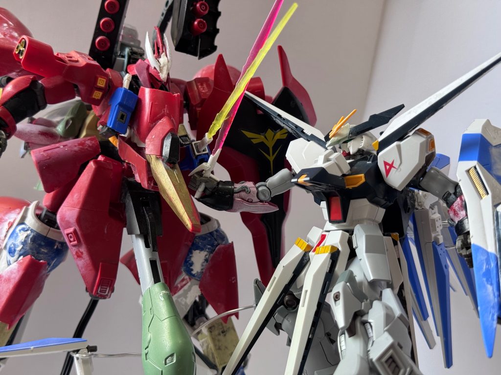 ここまで両者の機体がゴツいと逆襲のシャアのif展開みたいになってるな…