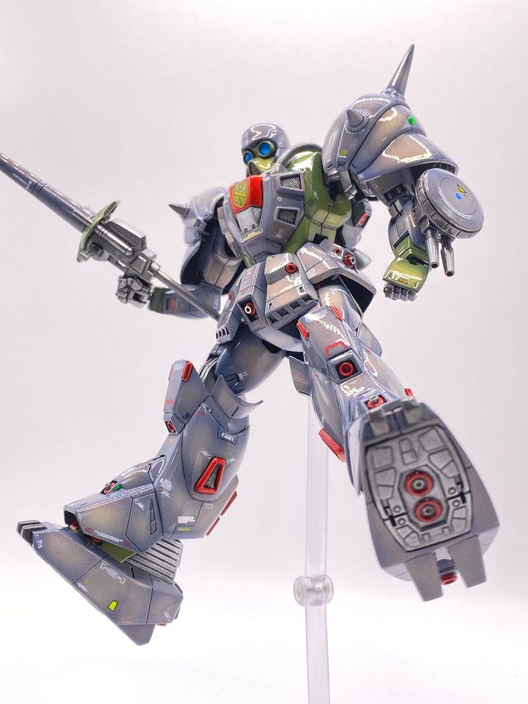 足裏は真っ平でしたのでイベントでもらったリサイクルエントリーグレードガンダムから拝借してはめ込みました＾＾それなりですがジャストフィット！