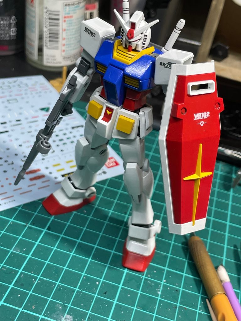 デカール途中ですがこれが悩む悩む。苦手なんですよね。