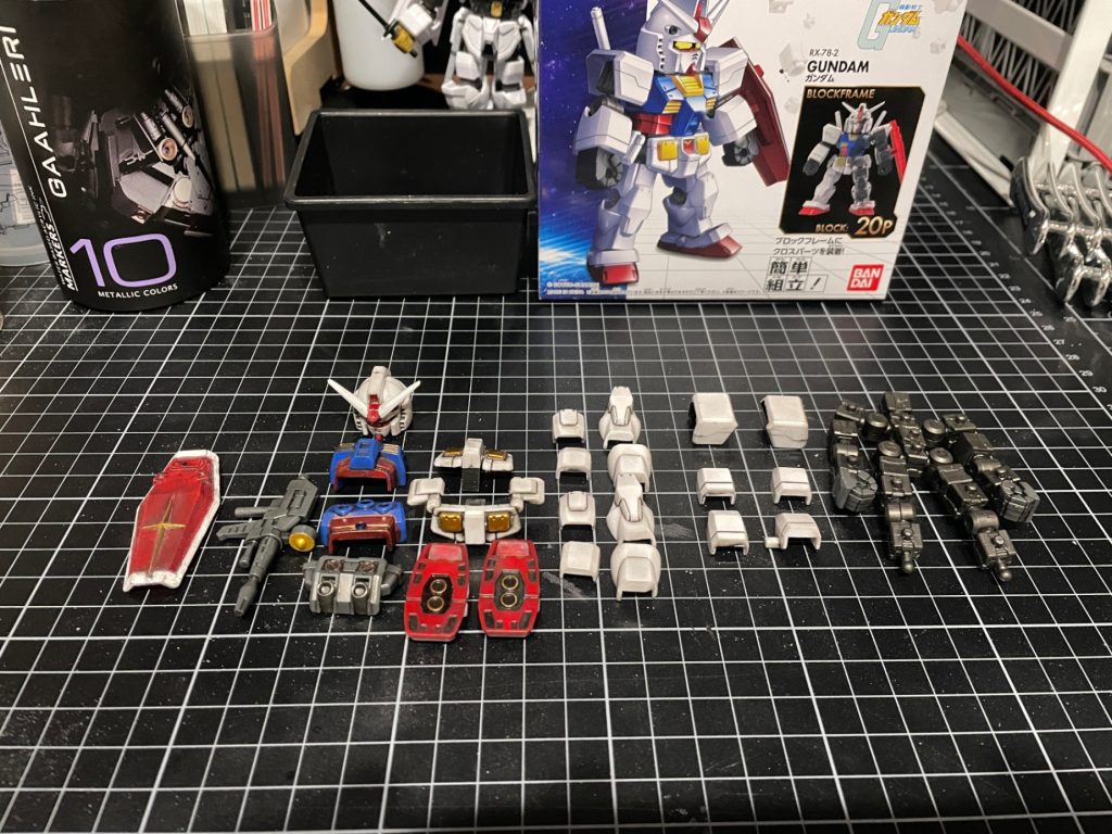 水性マーカーだけで何とか何とか&nbsp;ブロックフレームも色々組み変えて、この形にたどり着いた感じ