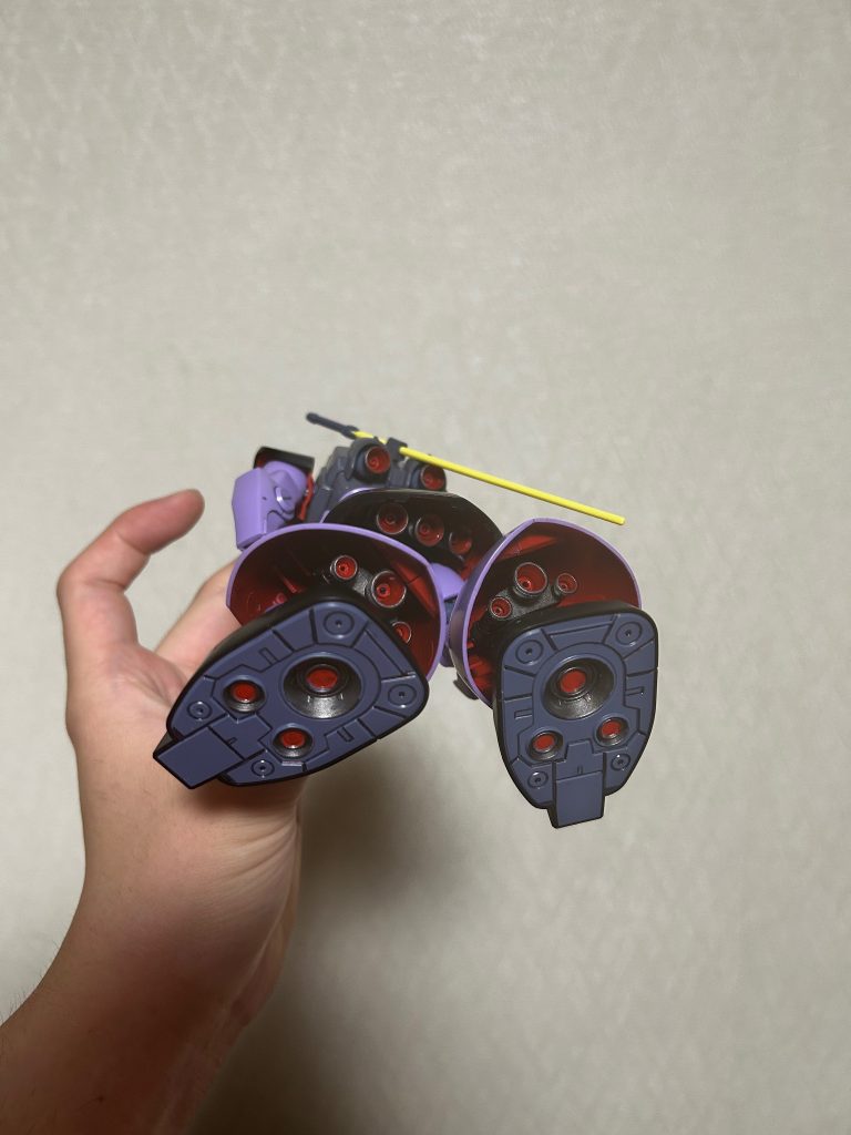 バーニア内部・足パーツ内部ももちろん塗装してます^^写真では全然見えないんですけどね笑このひと手間で本当に後ろ姿がキマるんですよね、いやー本当にできた時はカッコイイなーと自画自賛しましたね笑