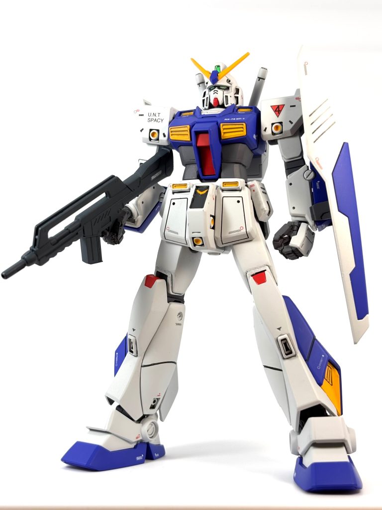 塗料はガイアのNAZCAを使用。胴体青はコバルトバイオレット＋ウルトラマリンブルー少、胴体白はニュートラルホワイト、黄色はマンダリンイエロー、赤はフレイムレッド、関節等はメカサフヘビィ。トップコートはフラットクリアープレミアムです。
