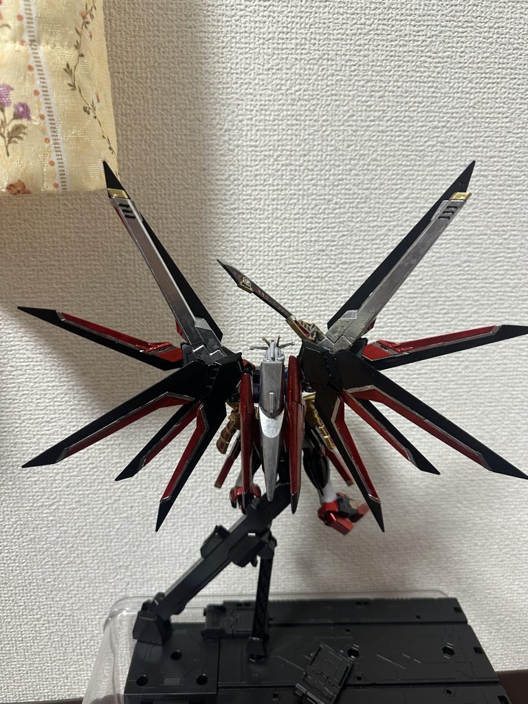 後ろのバックパックは色を変えただけです。