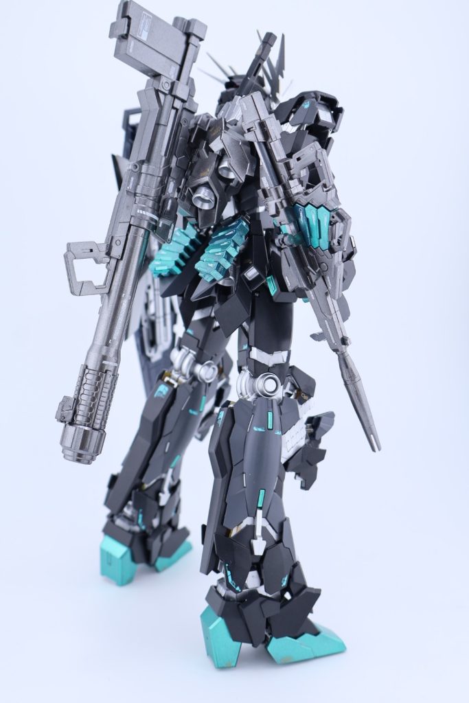 背面も画像からはわからなかったので想像です。カラー変更ですが、黒、グレー、銀、メタリックグリーンとかなり隠蔽の強い色への変更でしたのでサフは吹いていません。