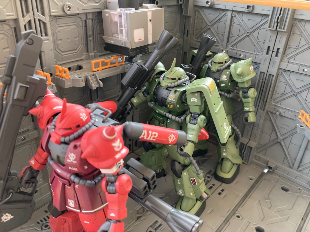 ファルメル隊。大佐（MS隊隊長）、小隊長、一般機。やはりオリジンザクは良いですね〜ちなみに現在も更にザクⅡを製作中です。&nbsp;