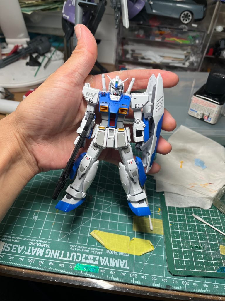 デカール途中汚い作業机ですみませんなんかこっちのがカッコよく見える、、今回の作品は写真より実物の方がカッコいいです！インスタやティックトックに動画上げてるのでよかったらそっちも見てくださいねー