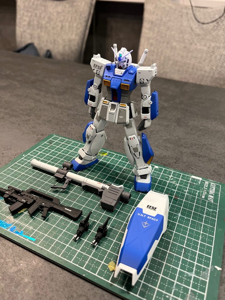●使用塗料本体（青）：ガイア　アイスコバルトブルー本体（ﾗｲﾄｸﾞﾚｰ）：ガイア　ニュートラルグレーⅢ？本体（黄）：Mr.カラー　キャラクターイエロー+オレンジ本体（ﾎﾜｲﾄ）：Mr.カラー　クールホワイト本体（赤）：Mr.カラー　あずき色内部ﾌﾚｰﾑ：メカサフヘヴィ武器：GSIクレオス　アルマイトブラックトップコート：Mr.カラー　スーパースムースクリア（つや消し）