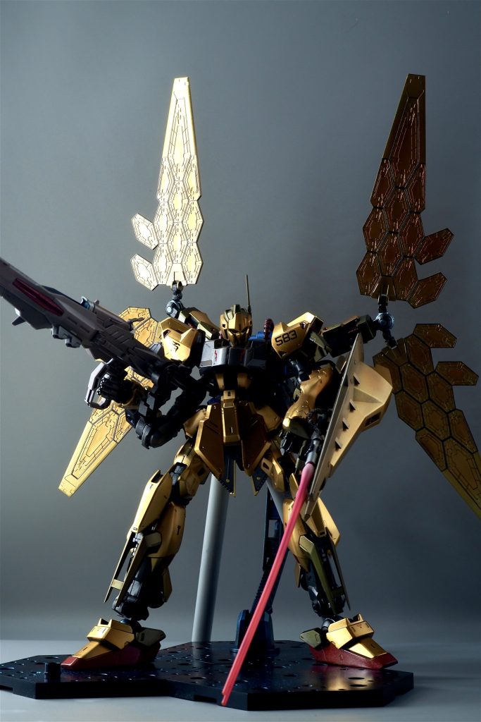 装備はグラスフェザー×4ライフル、シールドとビームサーベルです。