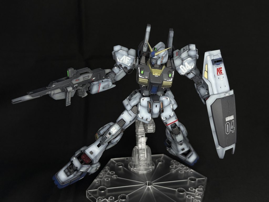 ビームライフルを構えて