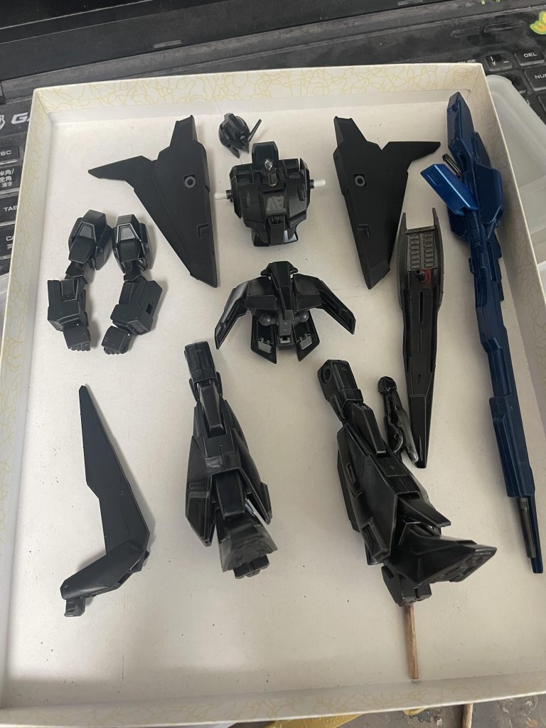 ①塗装中②組み立て