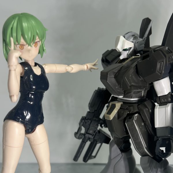 今作ってるものです(gundam-kao8)妙にジェガンを作りたくなって改造してたら、気がついたらガンダムになってた…！まだまだ手を加える予定ですが、めっちゃ外伝主人公機感が出てるんじゃないかな〜って自画自賛してます(gandam-hand2)しかしちょっと悩んでるところがあって、ひさし、どれにしようか迷ってます…。1、通常ジェガンのプラ板等で大型化、形状変更したもの2、通常ジェガンのものをそのまま3、エコーズ仕様のスコープ(差し替えでスコープをおろせます)個人的には1番の方向性が良いかな〜って思ってますがどれも捨て難いのです…！ご意見があればお気軽どんどんどうぞお願いします(gundam-kao2)むしろしてください…！……そういや去年も同じ時期にジェガン作ってたな……（3枚目）