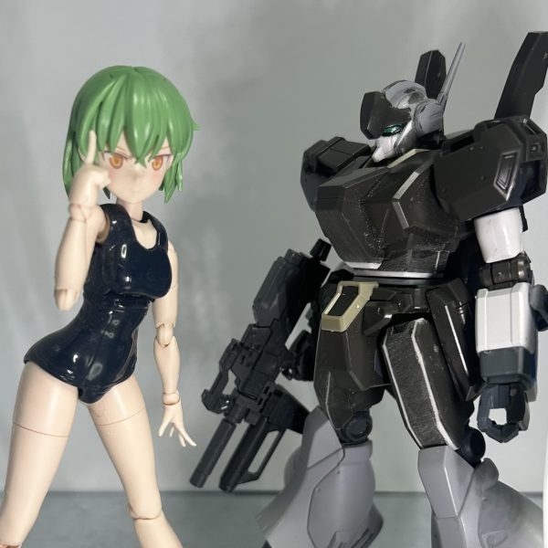 今作ってるものです(gundam-kao8)妙にジェガンを作りたくなって改造してたら、気がついたらガンダムになってた…！まだまだ手を加える予定ですが、めっちゃ外伝主人公機感が出てるんじゃないかな〜って自画自賛してます(gandam-hand2)しかしちょっと悩んでるところがあって、ひさし、どれにしようか迷ってます…。1、通常ジェガンのプラ板等で大型化、形状変更したもの2、通常ジェガンのものをそのまま3、エコーズ仕様のスコープ(差し替えでスコープをおろせます)個人的には1番の方向性が良いかな〜って思ってますがどれも捨て難いのです…！ご意見があればお気軽どんどんどうぞお願いします(gundam-kao2)むしろしてください…！……そういや去年も同じ時期にジェガン作ってたな……（4枚目）