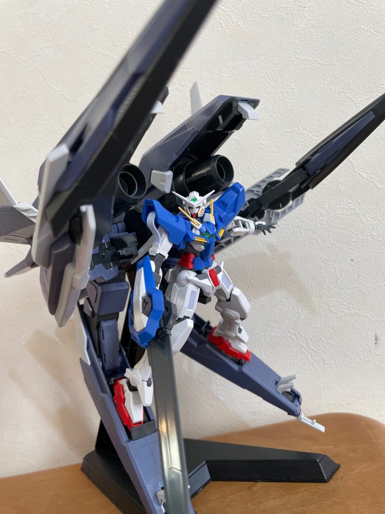 GNアーマーでポージング、うまくポージングできないから難しいけどでかいからなんとなくそうそういう感じになるのはわかってた(gundam-kao10)
