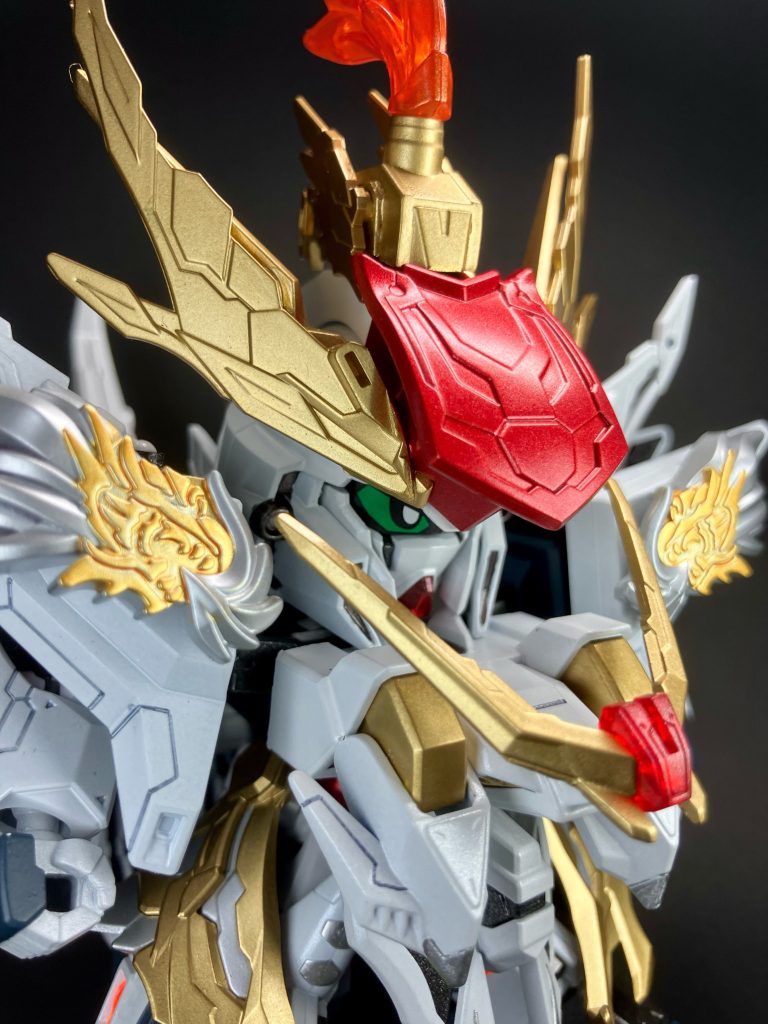 【司馬炎クスィーガンダム】シン・エリアを統治するイクリプス・テクノロジーズの若き代表取締役CEO。祖父の代より継承した研究による高度な科学技術力を背景に、キングダムワールドの枯渇資源・トリニティ問題を解決する代替エネルギーの開発に成功。ワールド全土を統一し、長きに渡って続いた三国創傑伝の時代を終焉に導く。