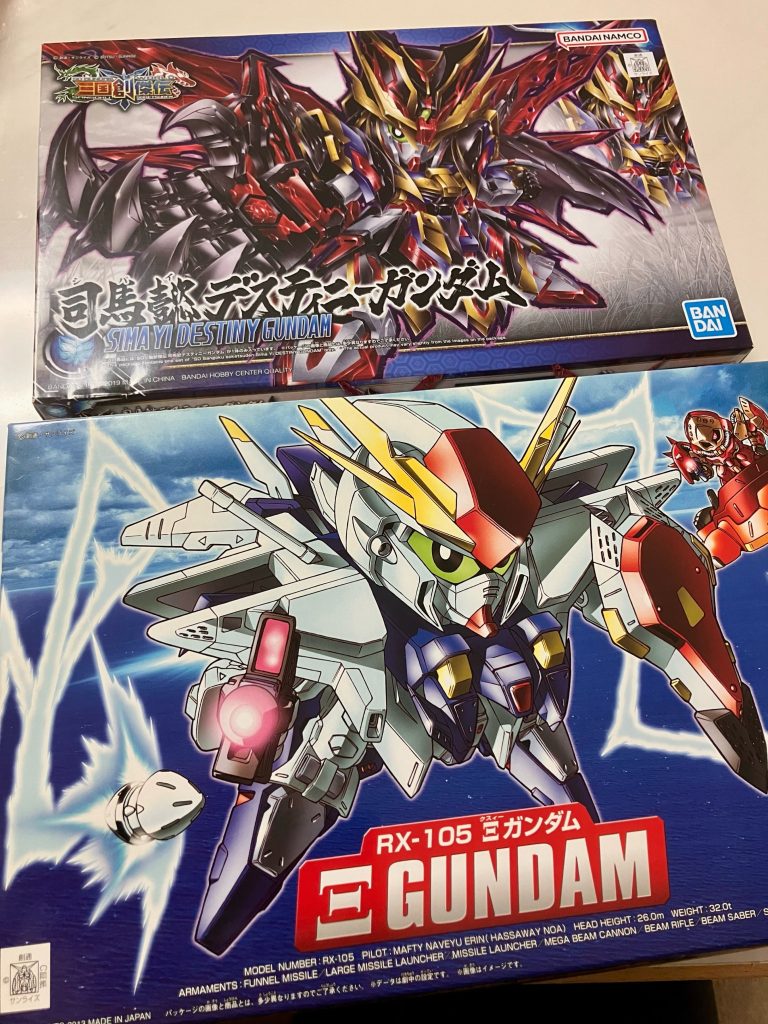 劇場版『機動戦士ガンダム閃光のハサウェイ キルケーの魔女』公開を記念して、SDW三国創傑伝の設定でオリジナル武将を製作しました。創傑伝フレームの司馬懿デスティニーを主軸に、BB戦士Ξガンダムの外装パーツを組み合わせて劇場版クスィーっぽくアレンジしています。三国時代終焉の象徴、晋の司馬炎が武将モチーフです。