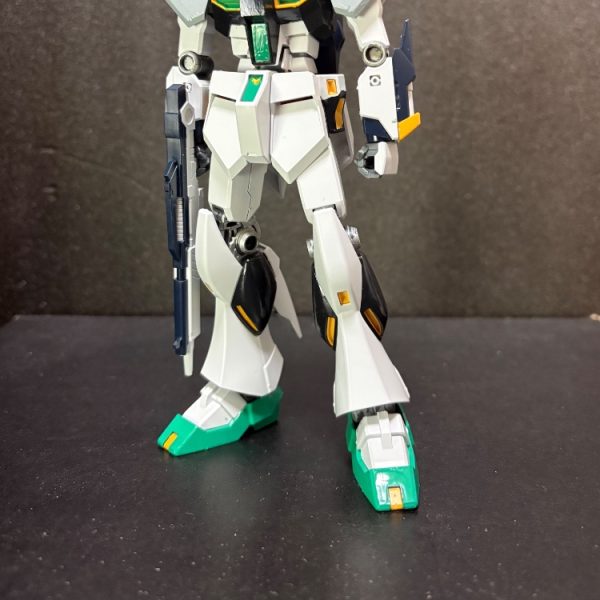 νガンダム　量産型カラー風