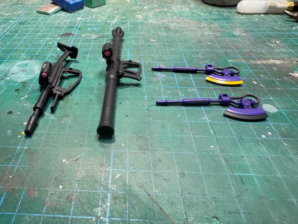武装類 ヒートホークはシステムウェポンキットの物に変更 刃先の状態を2種類に分けて塗装しました