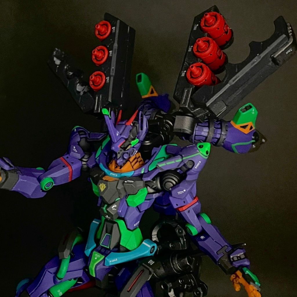 ジフレドの裏テーマ「向こうの世界のサザビーパーツ」をアンテナや頭部ポッドに以外にもう一品を、としてサザビー風ファンネルを追加設定的にはジフレドのエスビットをオミットしそのデメリットであった火力と持続性を新型ビットファンネルとして再設計したとかそのあたりで