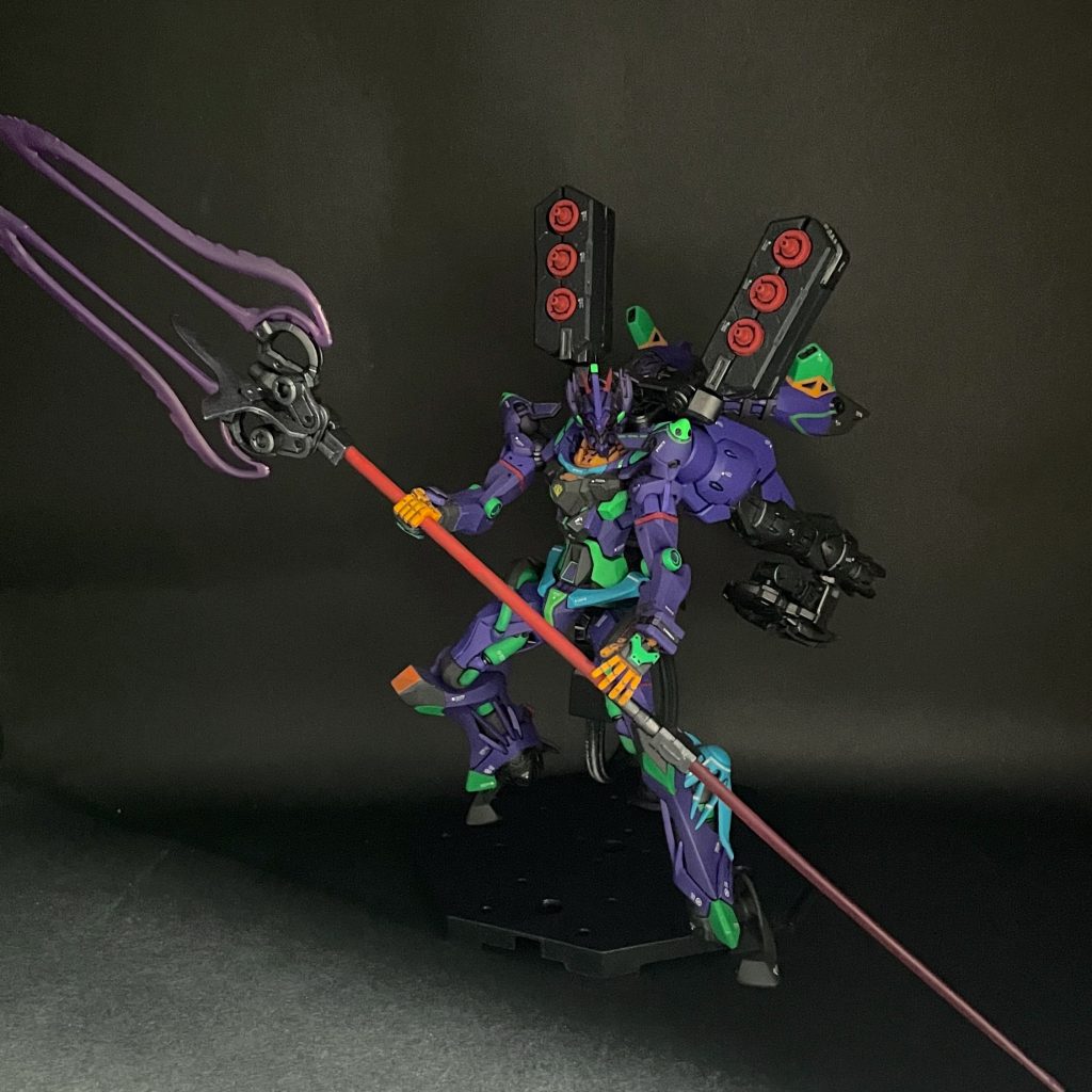 ビームサーベル基部を先端にセットできるように加工してロンギヌス風にランスを装備尚、ビームサーベル基部は両側にコネクタがあるのでランスにセットした状態のままで腰に設置可能