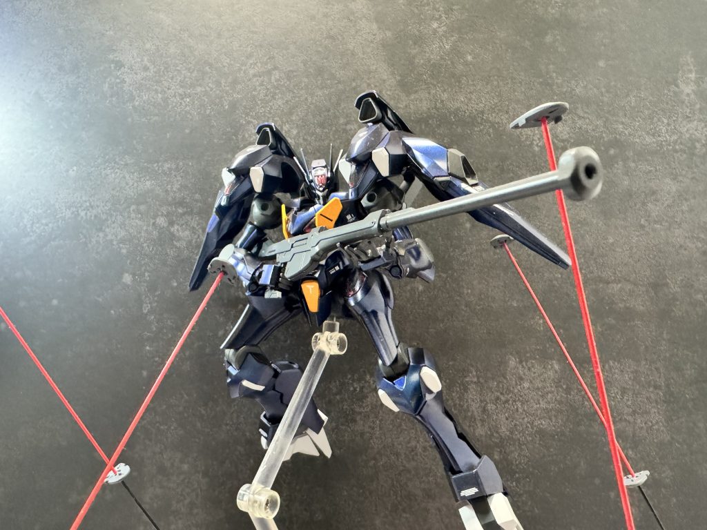 プリズムブルーブラックのガンダムファラクト