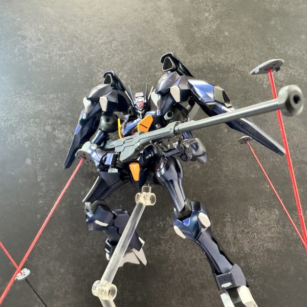 プリズムブルーブラックのガンダムファラクト