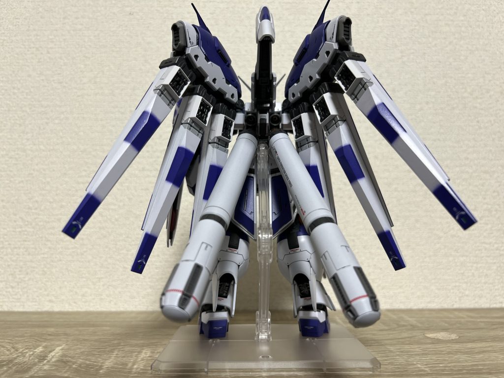 本当はファンネルは下にダランとした感じが好きなんですけど、技術がないので妥協しました、、、