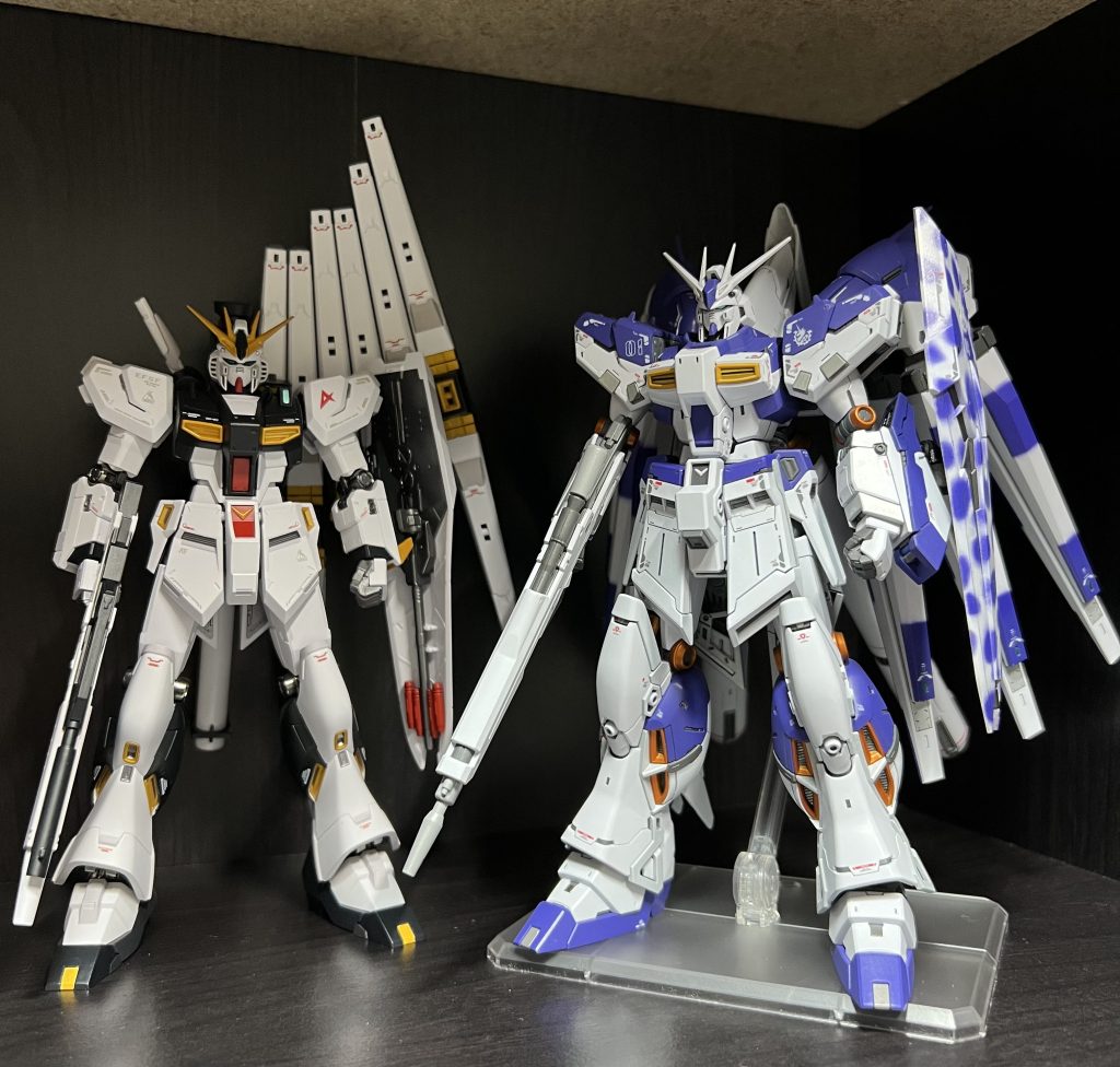 メタロボのνガンダムと並べて