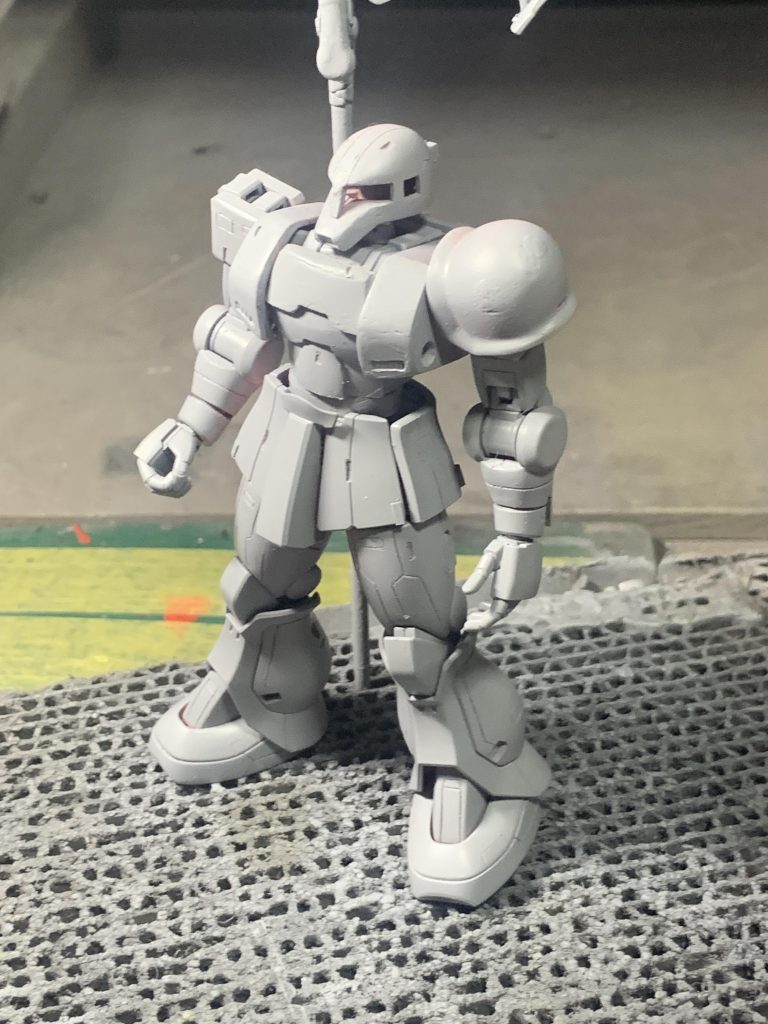 そしてサフ画像。毎回これが一番カッコよく見えるガンプラ七不思議。(zaku-kao8)