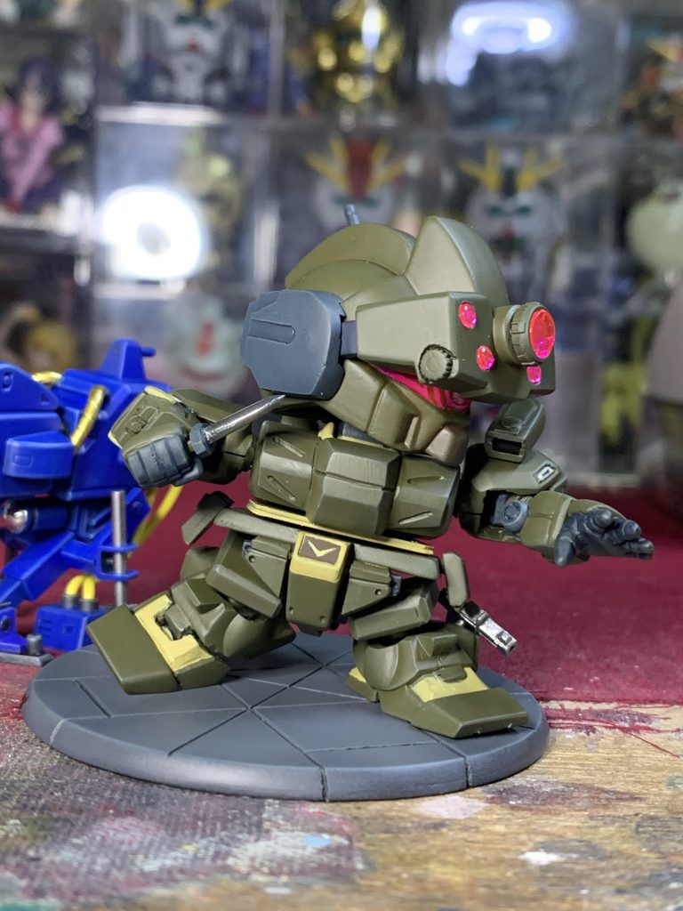 左手はメガバズーカランチャーの構えと共通です。