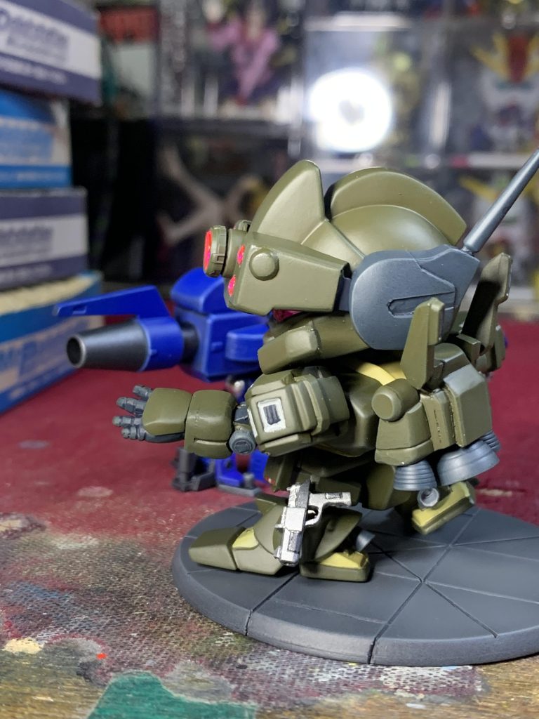 バイザー中央のカメラレンズは伸縮します。