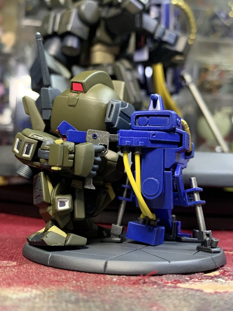 トリガーは根本を大きく曲げてポージングを成立させました。