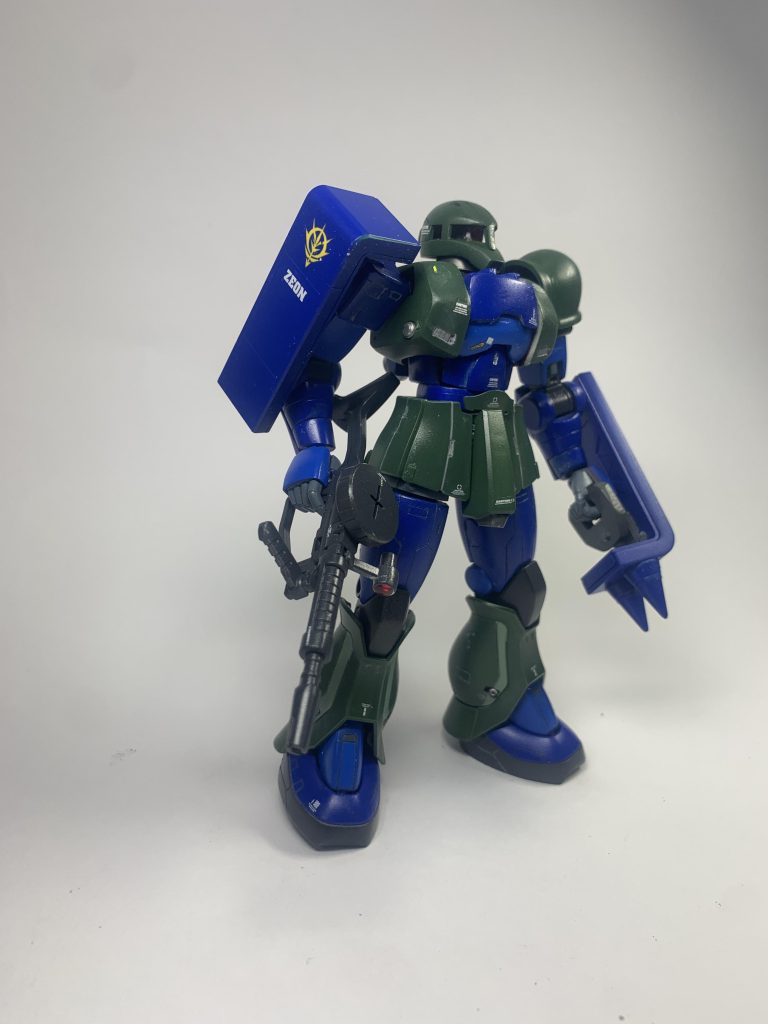 右肩シールドも付けてみました。