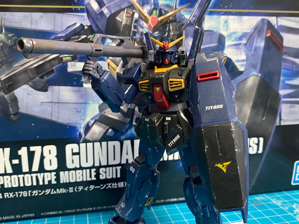 素組み→墨入れ→デカール貼り→ウェザリング塗装→艶消しトップコートの流れで作りました。墨入れですが流し込みタイプとシャープペンで行うのにハマってます✨皆さんは、ご存知だと思いますが、シャープはもちろんですが最近、流し込みタイプのペンもはみ出た部分は消しゴムで消える事を知りました(gundam-kao5)カミーユ『フハハハハ！…ざまあないぜ！』