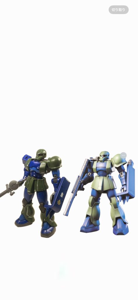ノーマルHGとの比較。とはいえ元キットはシャア専用ザクⅡ（リバイブ版）なので比べるのはどうか？と思いますが。まあそこは寛大な心で許してください。(zaku-kao2)