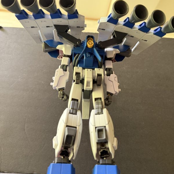 オデュッセウス級3号機ペルセウスを開発中です！頭部のアンテナを少しデザイン変更しました！脚部にはブッホ社製ぽくスラスターを配置！これでベルガ系ぽくアレンジ！また、背部にシェルフノズルを大胆に配置！8割完成しました！あと少し！頑張ります！その他のオデュッセウス級もよろしければご覧ください！オデュッセウス級2号機アルケイデスはこちら！オデュッセウス級5号機は開発中ですがこちら！（4枚目）