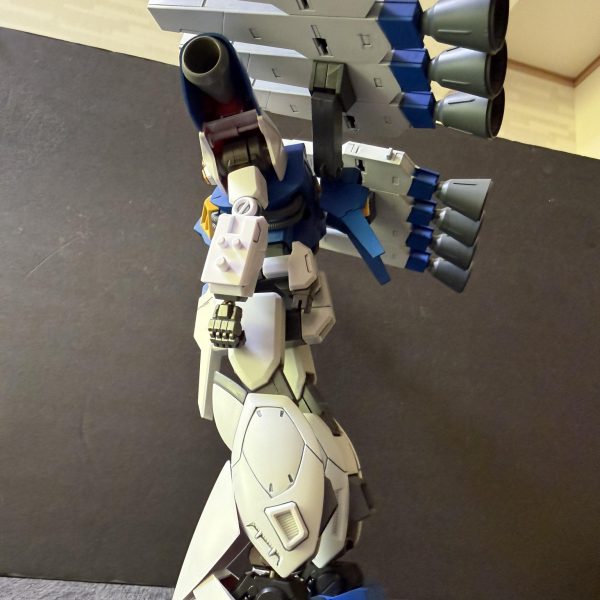 オデュッセウス級3号機ペルセウスを開発中です！頭部のアンテナを少しデザイン変更しました！脚部にはブッホ社製ぽくスラスターを配置！これでベルガ系ぽくアレンジ！また、背部にシェルフノズルを大胆に配置！8割完成しました！あと少し！頑張ります！その他のオデュッセウス級もよろしければご覧ください！オデュッセウス級2号機アルケイデスはこちら！オデュッセウス級5号機は開発中ですがこちら！（3枚目）