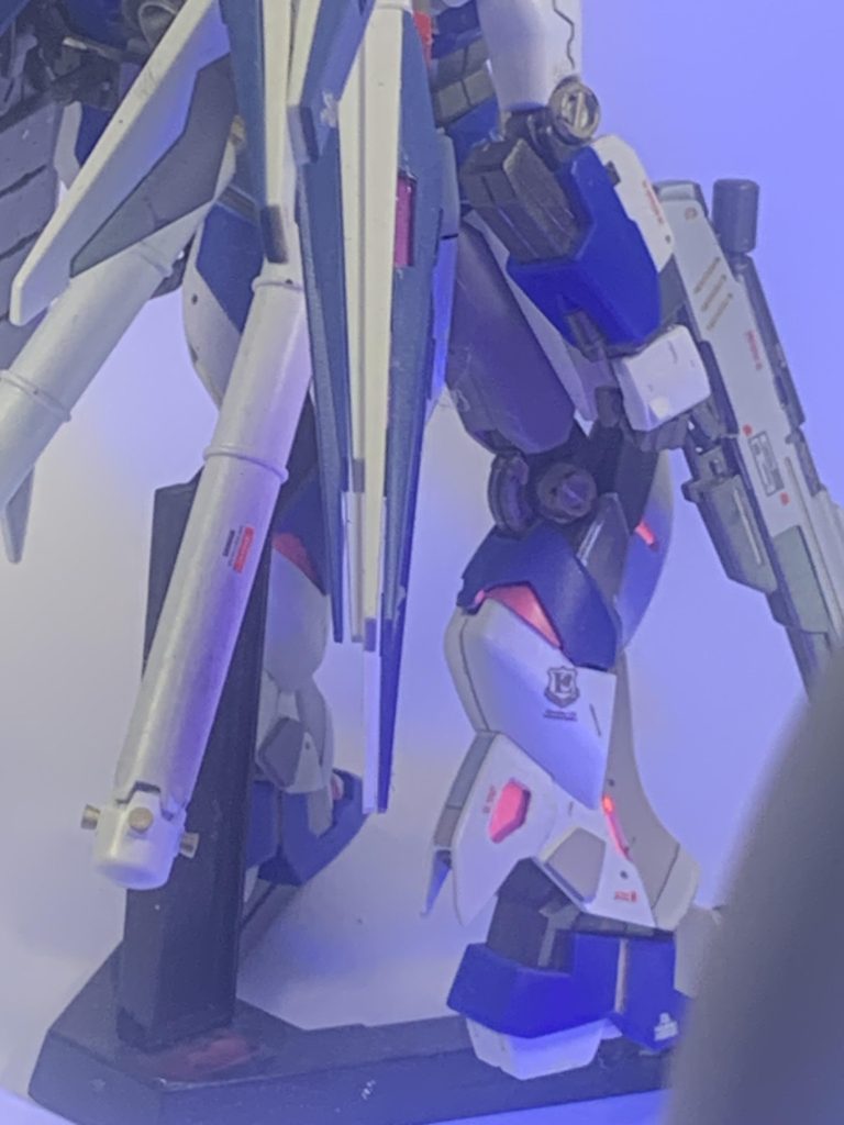 脚部にもサイコフレームディテールをバキバキに入れています。(gundam-kao5)