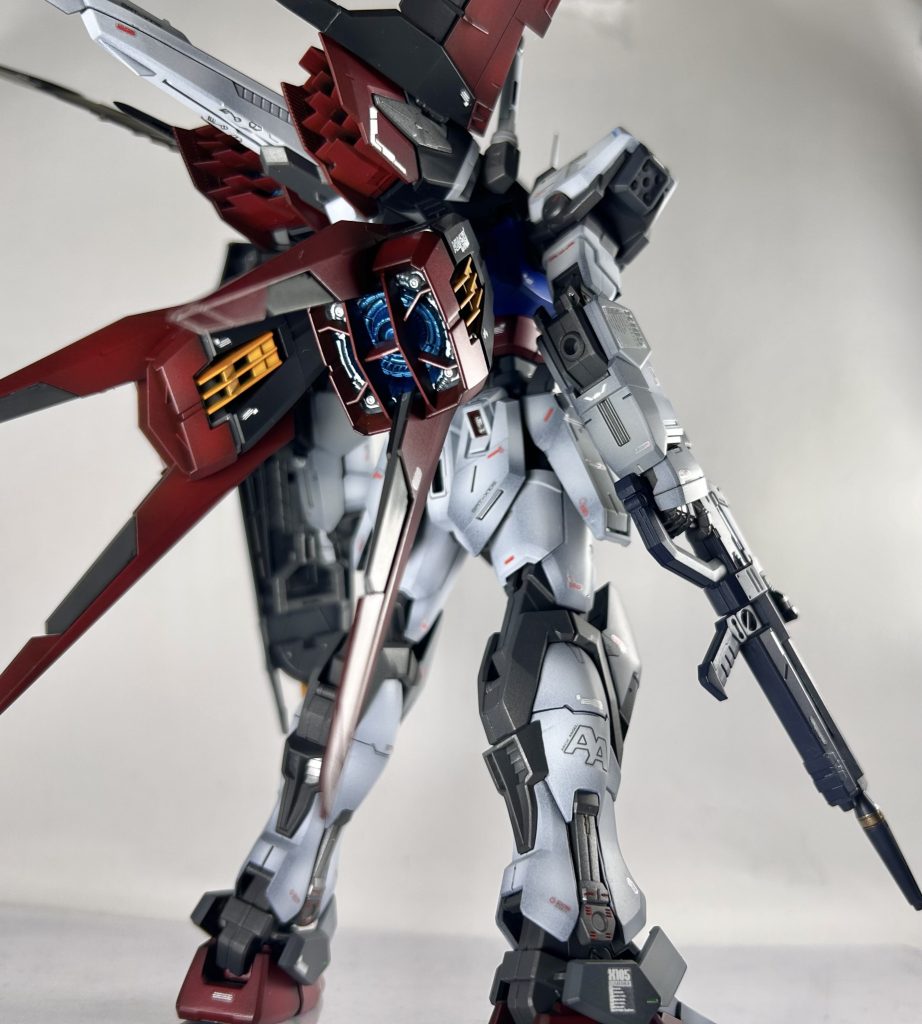 バックパック内部はブルーで塗装しました。