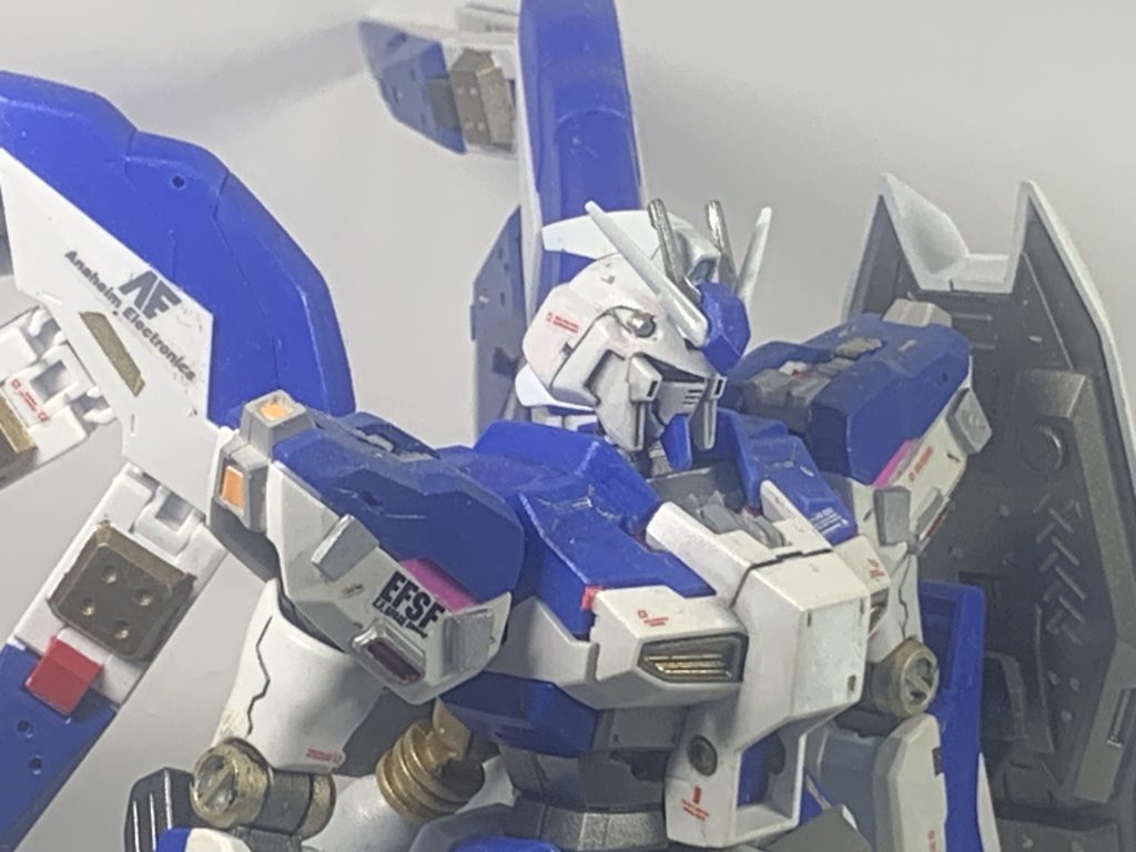 バストアップショット。ハイニューガンダムの顔は一見他のガンダムと似ている様に見えてまた独特なんですよね。(gundam-kao8)