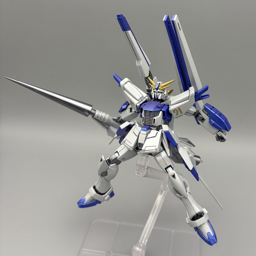 カメラアイはRGに付属している、カメラアイだけの部分を使用してます。角度によって光を拾ってくれていい感じです。