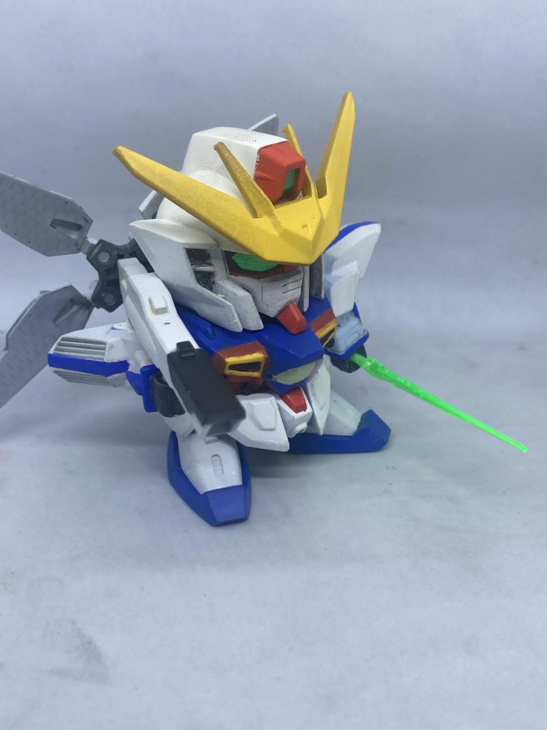 特に改造等は行っておりません。昔の作成したときはカメラアイをプラ板で作り直したりした記憶がありますが、顔面がモナカになっているので今となっては作りこむのが難しく断念。