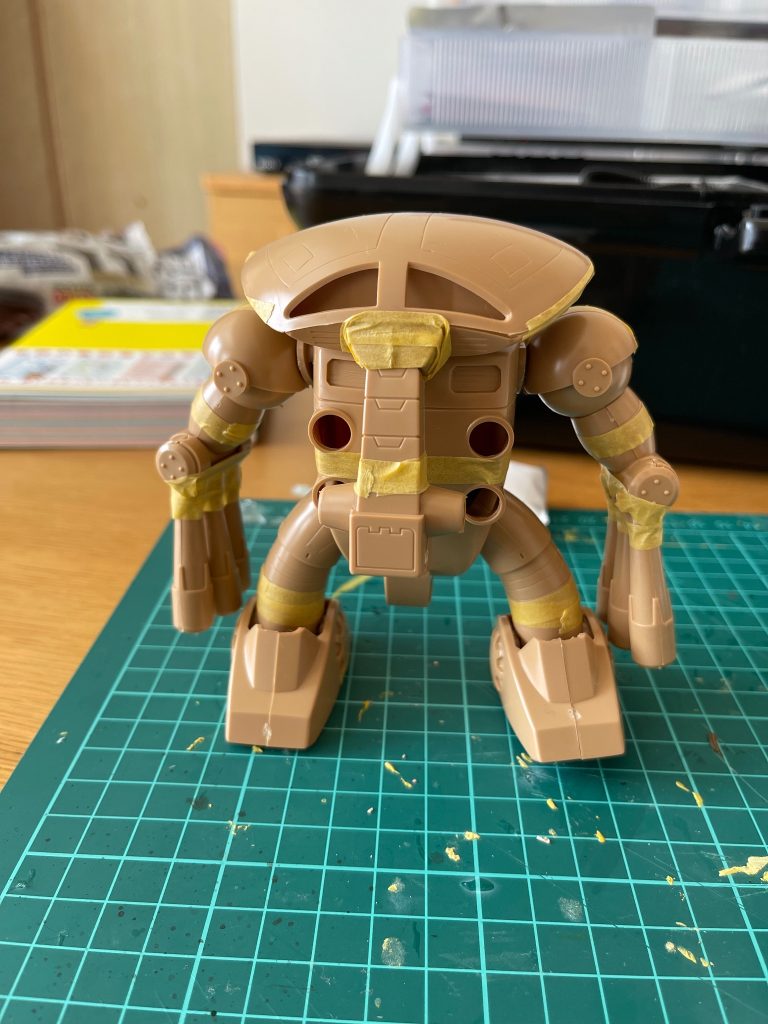 素組みです。もはや素組みでも十分な感じでした。足の可動がゴッグやドムに比べ多く、無改造で接地してくれるのは嬉しかったです。旧キットは毎回作って思うのですが、どれも味があるので素組みでもう一体買って飾っておきたいです。
