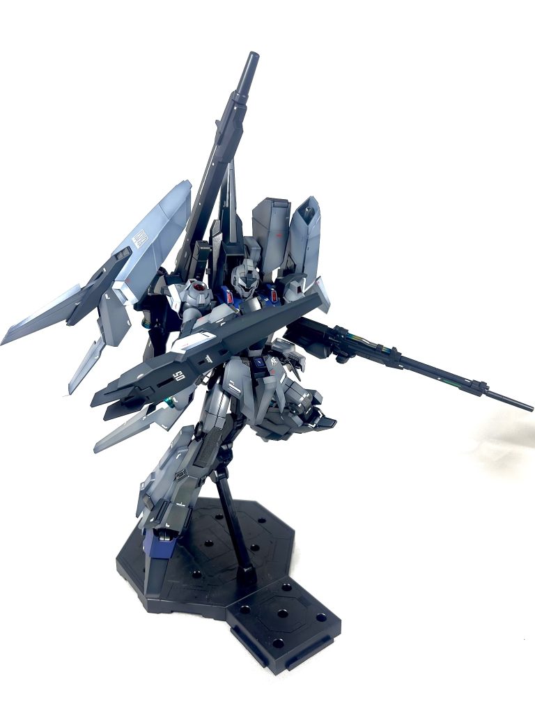 シールドを構えて🛡️ビームライフルも大きめでカッチョいいです✨