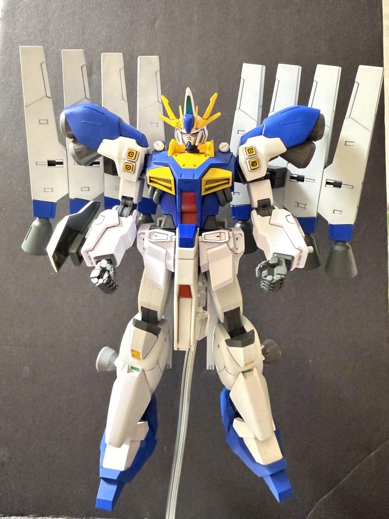 機体名 ペルセウスガンダム型式番号　F104-03分類第5世代試作高機動迎撃モビルスーツ母体機：オデュッセウス級3号機姉妹機:オデュッセウス級2号機ヘラクレス ←《本機》→オデュッセウス級5号機クーフーリン開発計画:セカンドGP計画（第二次ガンダム開発計画）→フォーミュラ計画機体コードネーム：ZORIN SHIELD所属　地球連邦軍（試作）開発　サナリィ、ブッホ・エアロダイナミクス社による共同開発（唯一サナリィとブッホが共同開発した最初で最後のガンダムとなる）機体スペック頭頂高　26.0 m本体重量　35.0 t全備重量　70.0 t主動力　熱核融合炉（次世代試作型）ジェネレーター出力　6,320 kW※F90の約2倍（大型MS化による出力増強）【推力通常時】※ミノフスキーターボ非稼働スラスター総推力　200,000 kg推力重量比　2.86ミノフスキー・ターボ起動時、ペルセウスガンダムの推力は通常時の200,000kgから約40％増加し、総推力は280,000kgに達する。これにより全備重量70tの機体に対する推力重量比は4.00となり、瞬間的には小型高機動機に匹敵する加速性能を発揮する。増加分の推力は背部に配置された8基のシェルフノズルによって発生し、1基あたり約10,000kg相当の推進補助を担う。【ミノフスキー・ターボ起動時】（最大120秒）スラスター推力換算　280,000 kg推力重量比　4.00武装高出力ビームライフル改 ×1大型ビームサーベル ×2試作型ビームシールドサイコフラッシュ×1ミノフスキーターボ