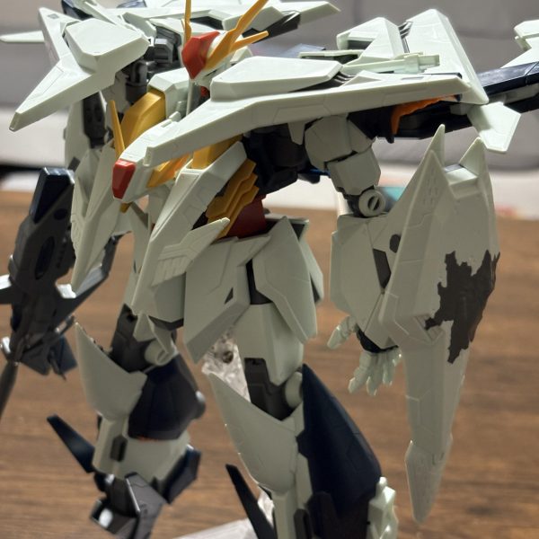 本日発売HGクスィーガンダムキルケーの魔女ver素組が完成しました。これからヤスリ掛け、スタイル改修、全塗装、していきます😁素組でもカッコイイな💓ガンダムフェイスもイケメンＡＩ生成の画像も追加しました（4枚目）