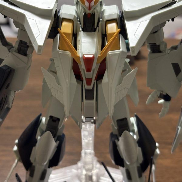 本日発売HGクスィーガンダムキルケーの魔女ver素組が完成しました。これからヤスリ掛け、スタイル改修、全塗装、していきます😁素組でもカッコイイな💓ガンダムフェイスもイケメンＡＩ生成の画像も追加しました（3枚目）