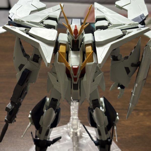 本日発売HGクスィーガンダムキルケーの魔女ver素組が完成しました。これからヤスリ掛け、スタイル改修、全塗装、していきます😁素組でもカッコイイな💓ガンダムフェイスもイケメンＡＩ生成の画像も追加しました（2枚目）