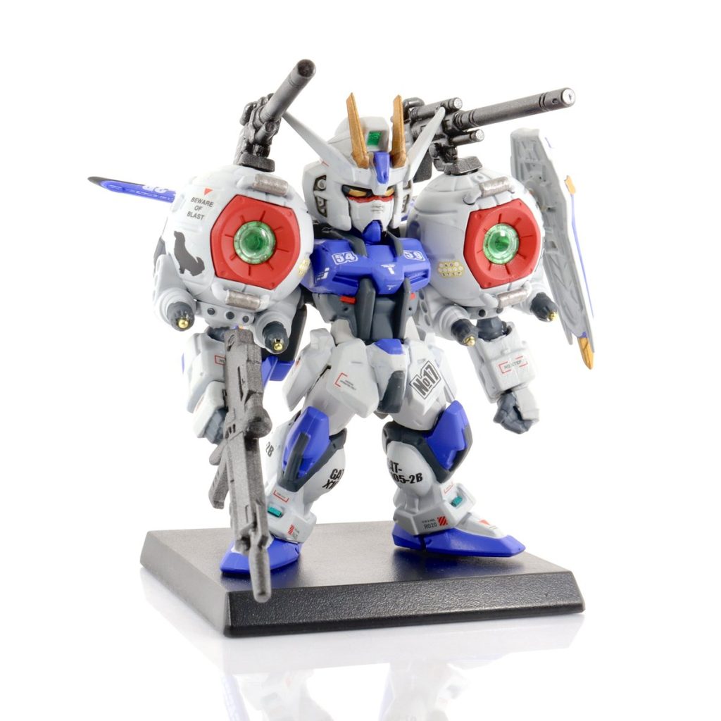 お得意の手芸用ビーズが作品の至る所にありますコネ(ง˘ω˘)วコネ